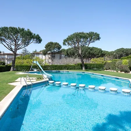Holiday home Bonita Con Jardin Privado Y Piscina Comunitaria