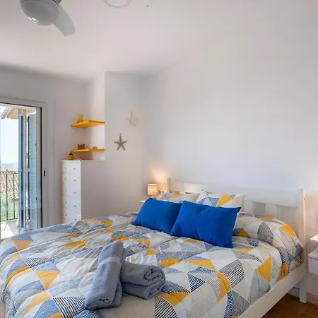 Holiday home Bonita Con Jardin Privado Y Piscina Comunitaria
